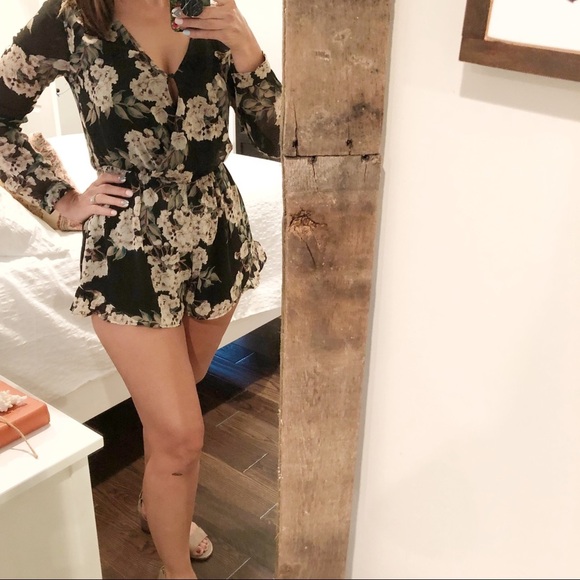 ASTR floral flirty romper - Picture 4 of 7